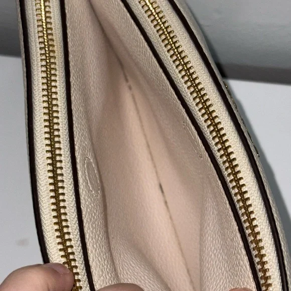 COACH Chalk Double Zip Lyla Purse/Wristlet Set with Bear Charm - Picture 9 of 16